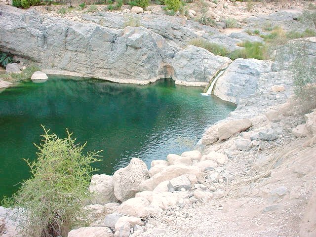 A large pool with a waterfall near the village Wādiy al-`Arabiyyīn.