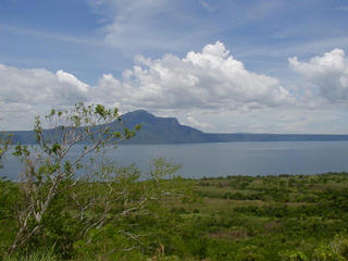 #1: View from confluence looking SSE towards Mt. Maculot (1,000m / 3,281ft), itself an ancient volcano. Prehistoric Taal Volcano’s rim trails off to the right of the background.