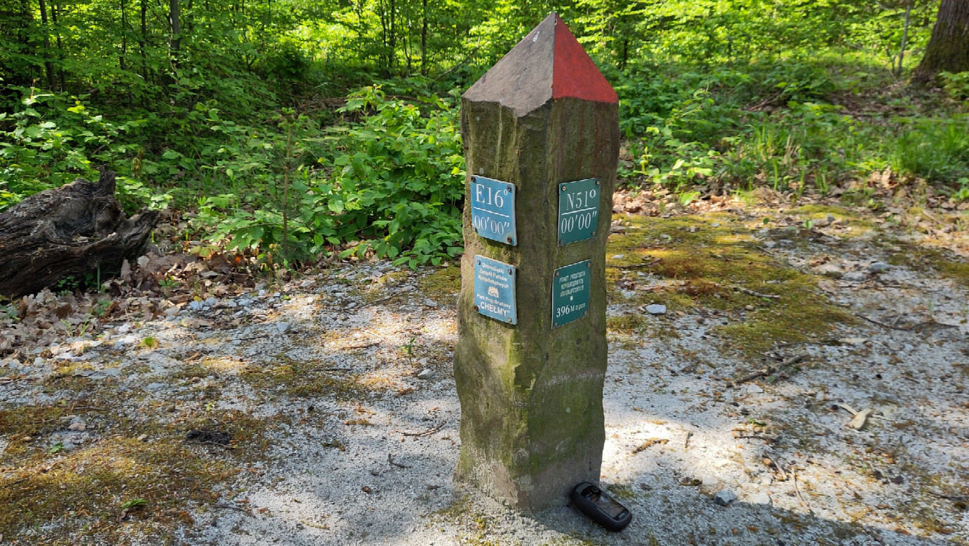Confluence monument at CP 51N-16E