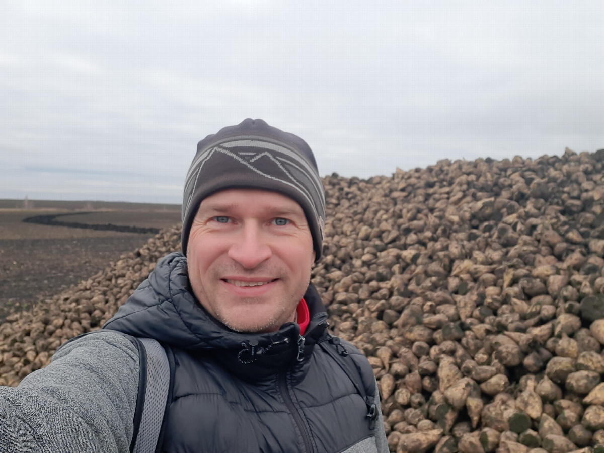 На фоне урожая / On the background of the harvest