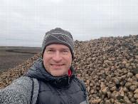 #7: На фоне урожая / On the background of the harvest