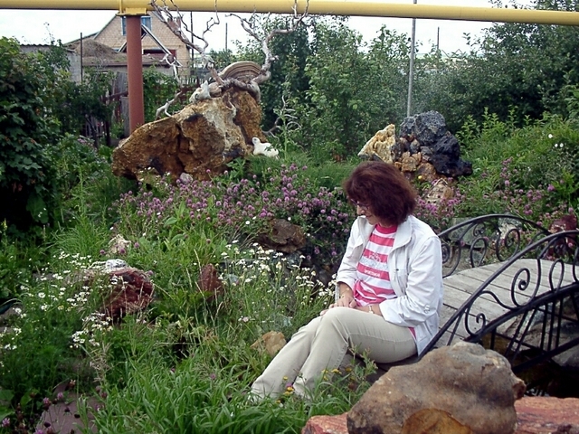 In backyard of stones museum (Во дворе музея камня)