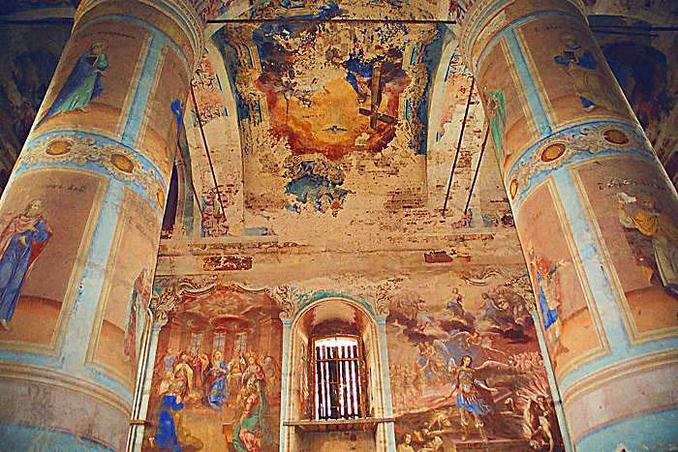 Фрагмент росписи в реставрируемом соборе -- Fragment of a mural in a restored cathedral