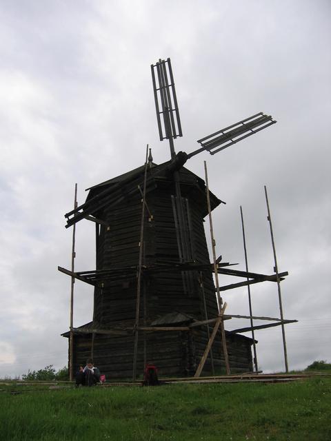 Windmill (the Russian art of building wooden monument)
