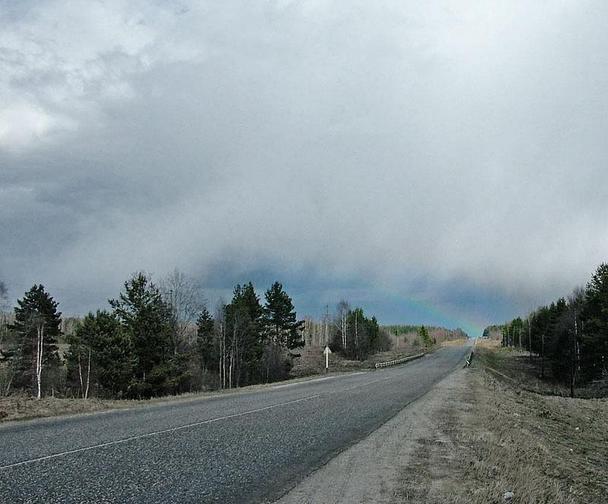 The road to Bogovarovo. The rainbow ahead