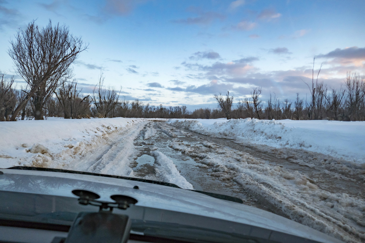 Зимник тает / Ice road is melting