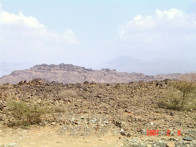 East view. al-`Abādil mountain at the Saudi-Yemeni border can be seen