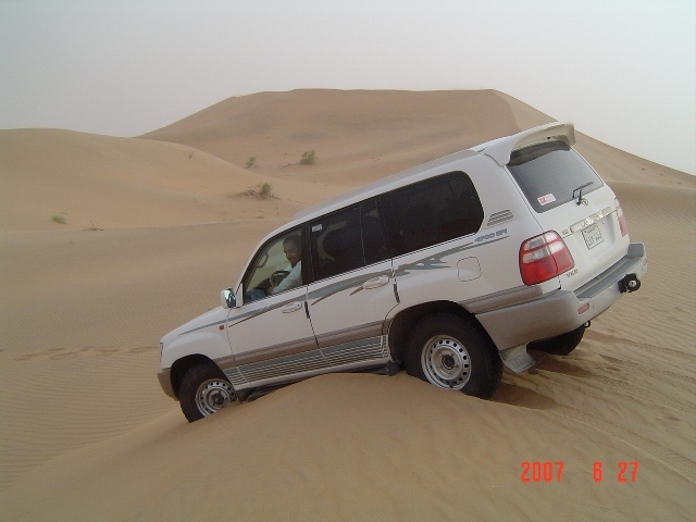 Difficulty of moving by car on the sands