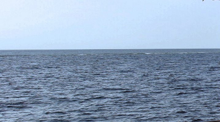 View looking south, from just east of 25N 37E; water depth is about 200 m, and shallow reefs lie 400 m away, just out of view.