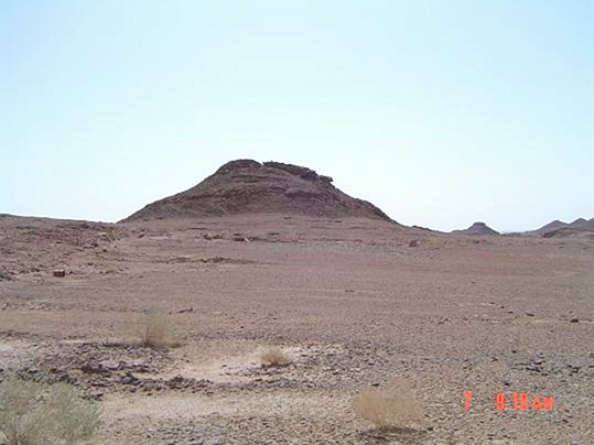 East view, where Zahrat al-Tuwayr mountains can be seen