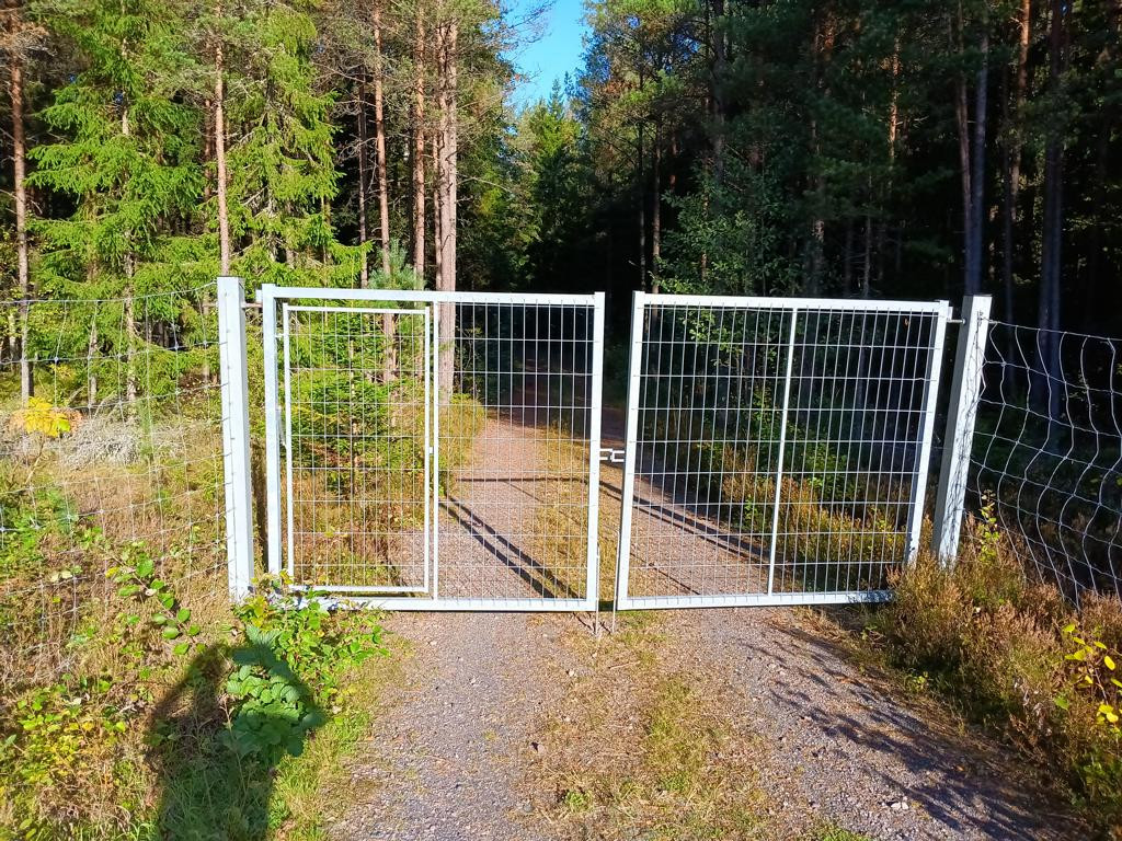 gate at road 23 - 37