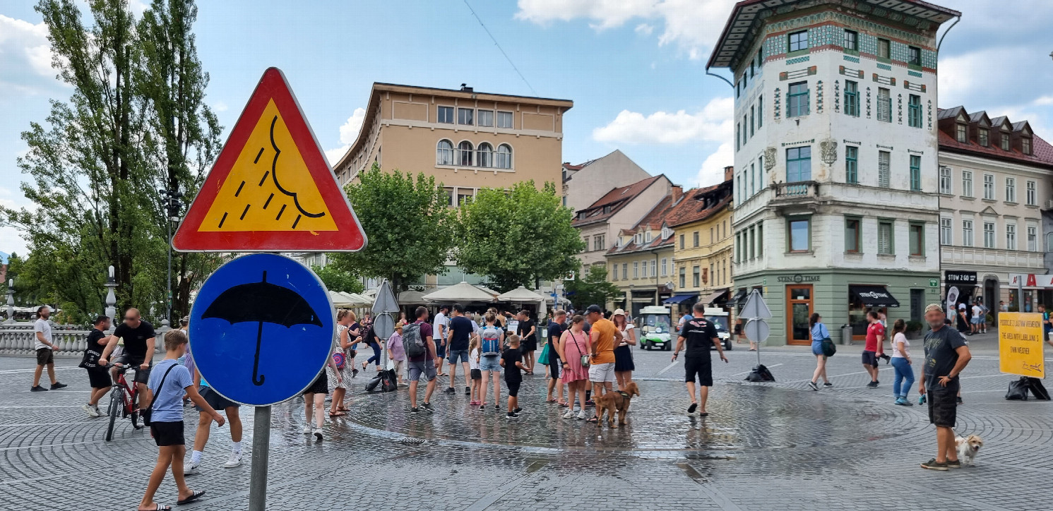 Ljubljana - pop-up shower on Pre&scaron;eren Square