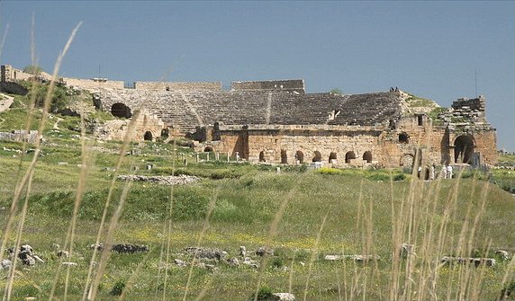 Hierapolis (Pamukkale) historical places close to intersection point