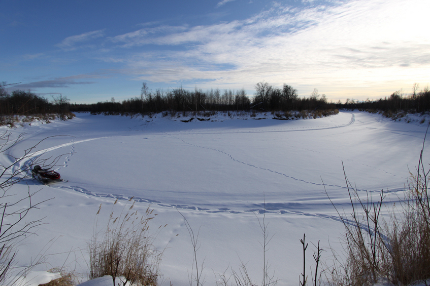 The bend in the slough where I parked my snowmachine and started walking.