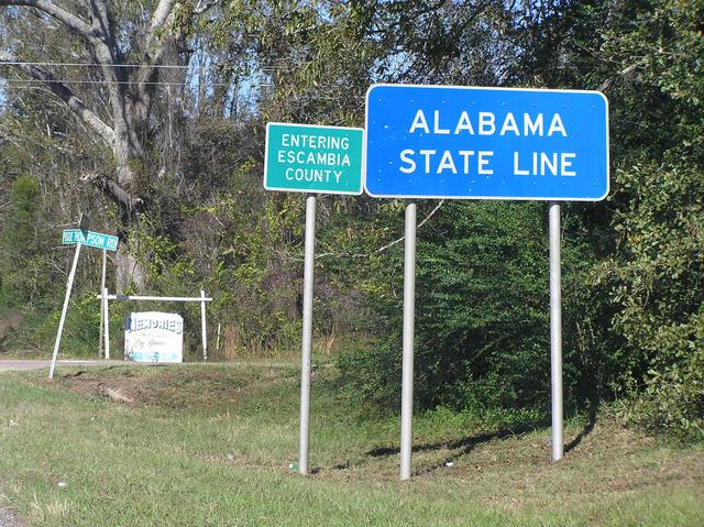 Standing in Florida, looking at the Alabama sign, 3.5 km west of confluence.