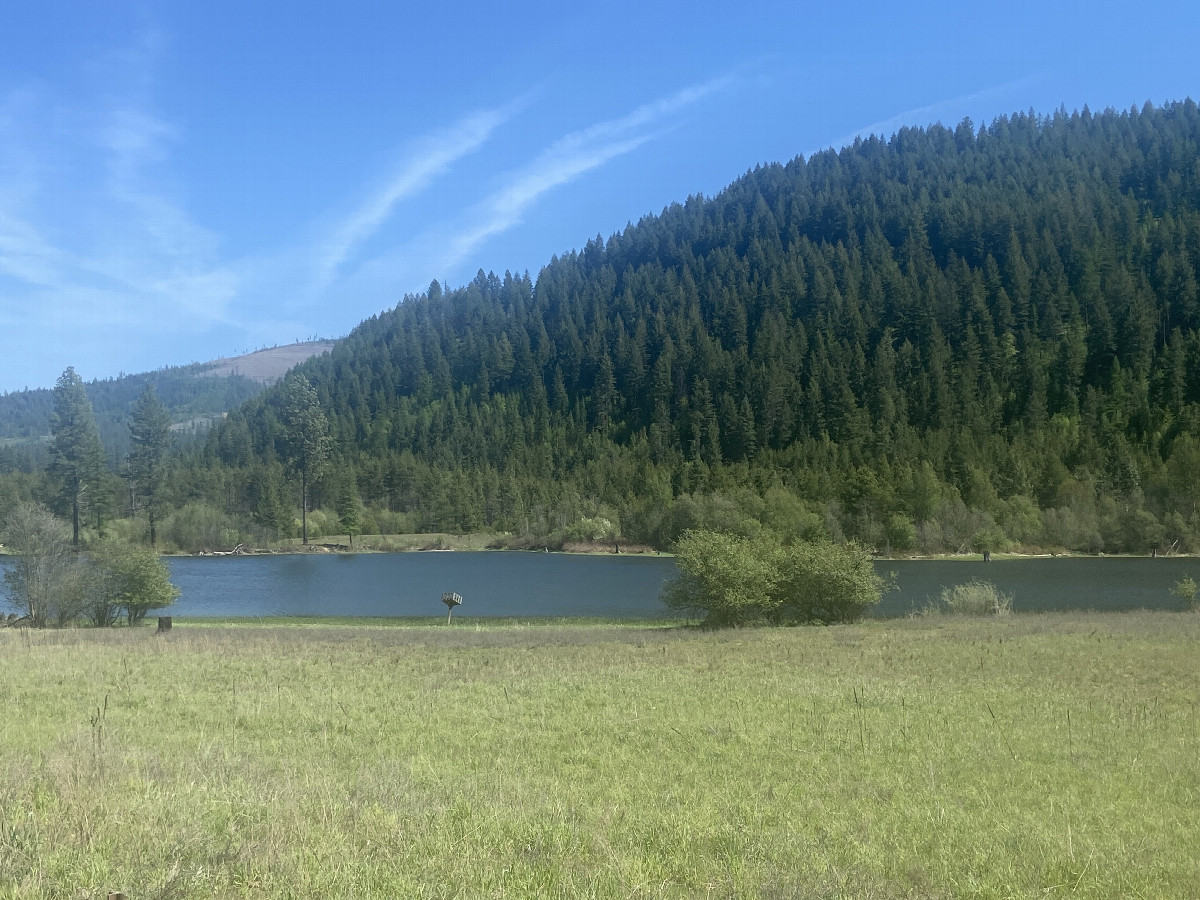 The confluence lies about 1/3 of the way up this mountain past the lake. 