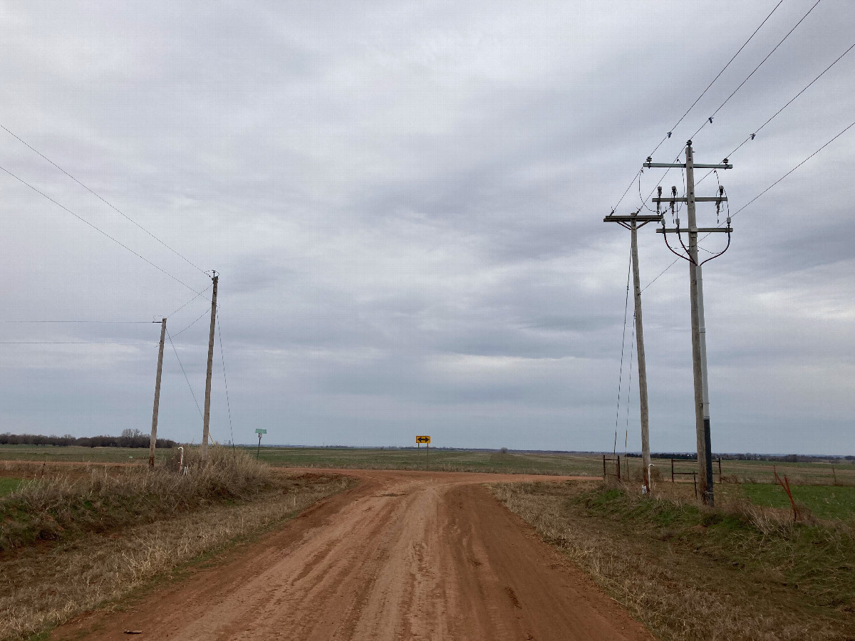 Looking across Stateline Rd into Oklahoma, near the southwest corner of the confluence's field