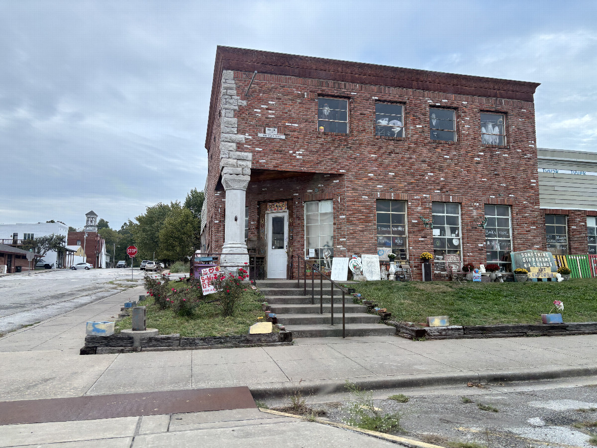 Some architecture at the closest town to the confluence point.