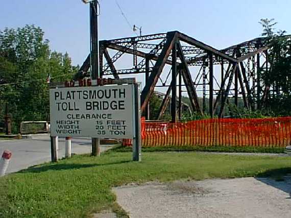 The nearby bridge from Nebraska to Iowa