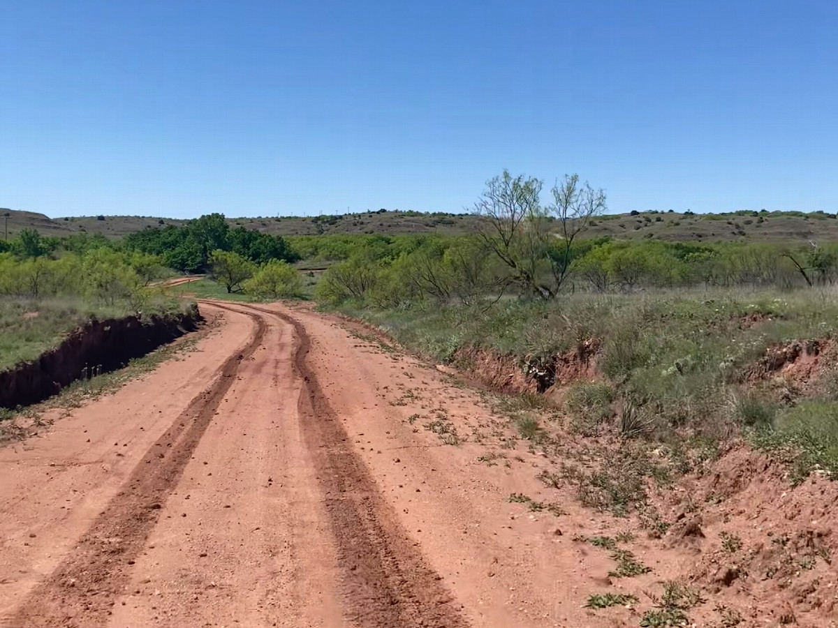 Scenic dirt road used on the way to the spot