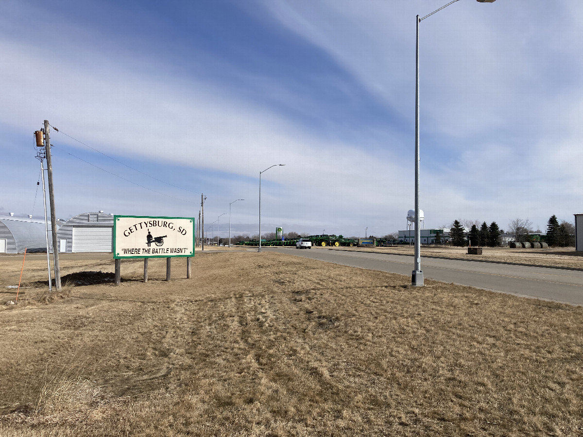 Welcome to Gettysburg! (1.7 mi/2.8 km northeast of 45N 100W)