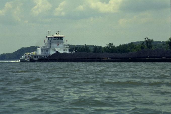 Barge traffic on the Tennesee River