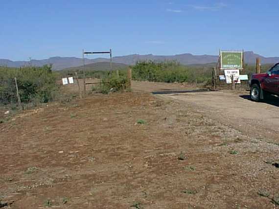 Here is the entrance to the ranch where the confluence is located