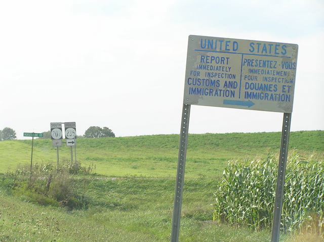 Sign near the USA-Canada border, 1.4 km northeast of the confluence.