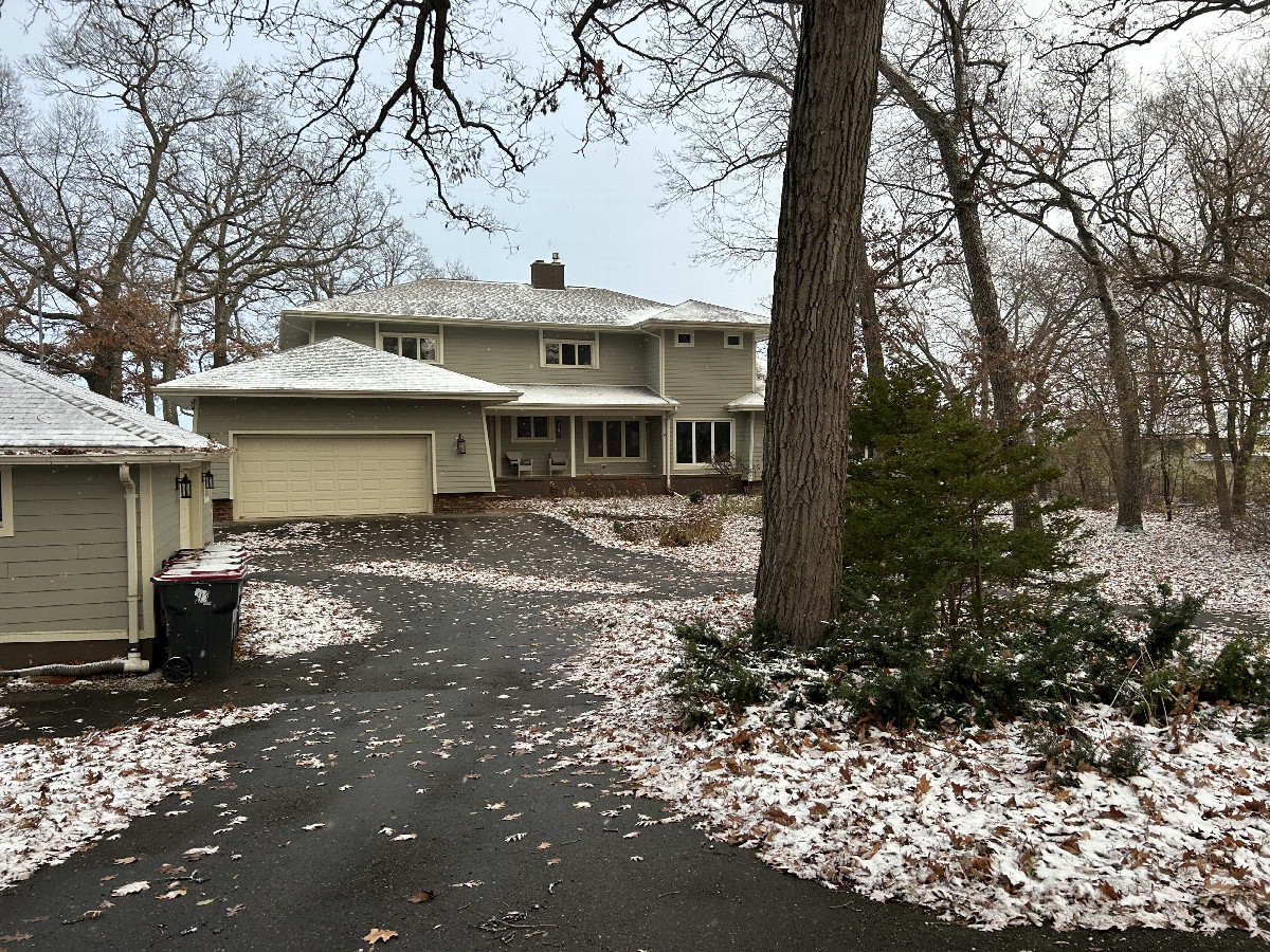 A view to the east from the confluence, toward house N4290 and Lake Ripley.