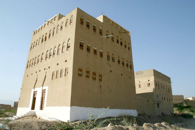 Mud-brick house in Wādiy Hamāra